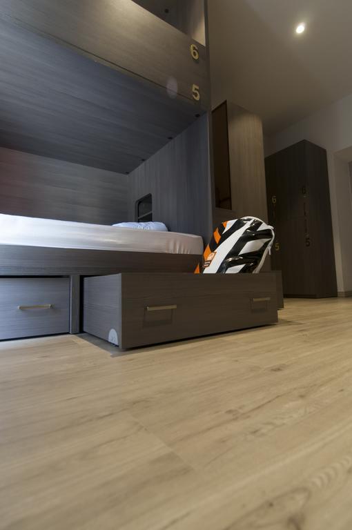 Campione Del Garda Surf House Hostel Pieve  Exterior foto