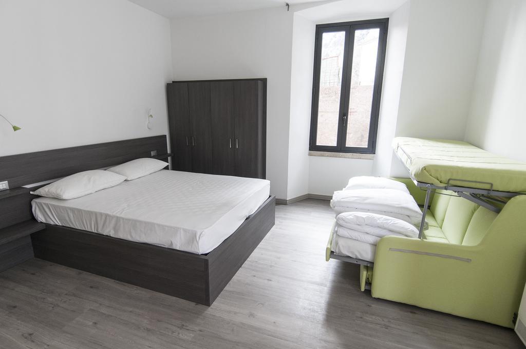 Campione Del Garda Surf House Hostel Pieve  Exterior foto
